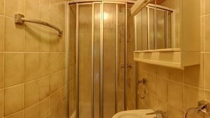 Apartment | Bathroom - Apartment Located in Inzell Offering a Beautiful View (Inzell)