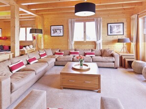 Chalet | Living area