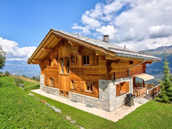 Chalet | Exterior