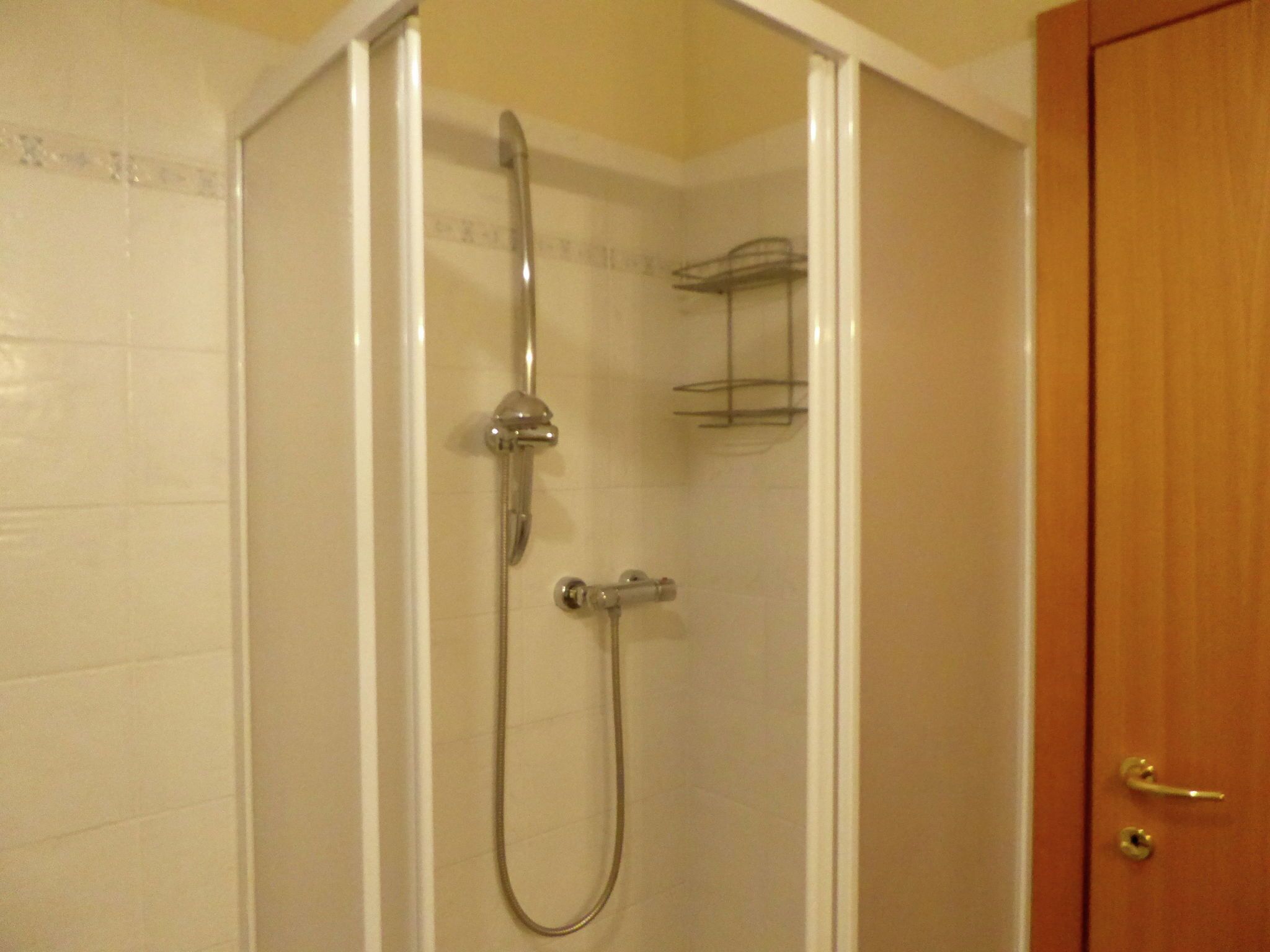 House | Bathroom | Shower, towels