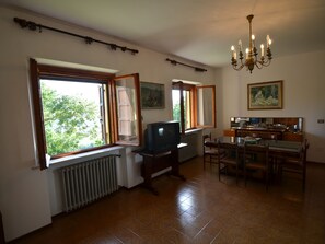 House | Dining - Hillside Stay in Montecolombo (Montescudo)