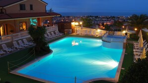 Outdoor pool - Lavish Holiday Home in Tortoreto With Pool (Tortoreto)