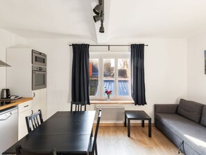 House | Living room - Cozy Holiday Home in Port-en-bessin-huppain With Heating Facility (Port-en-Bessin-Huppain)