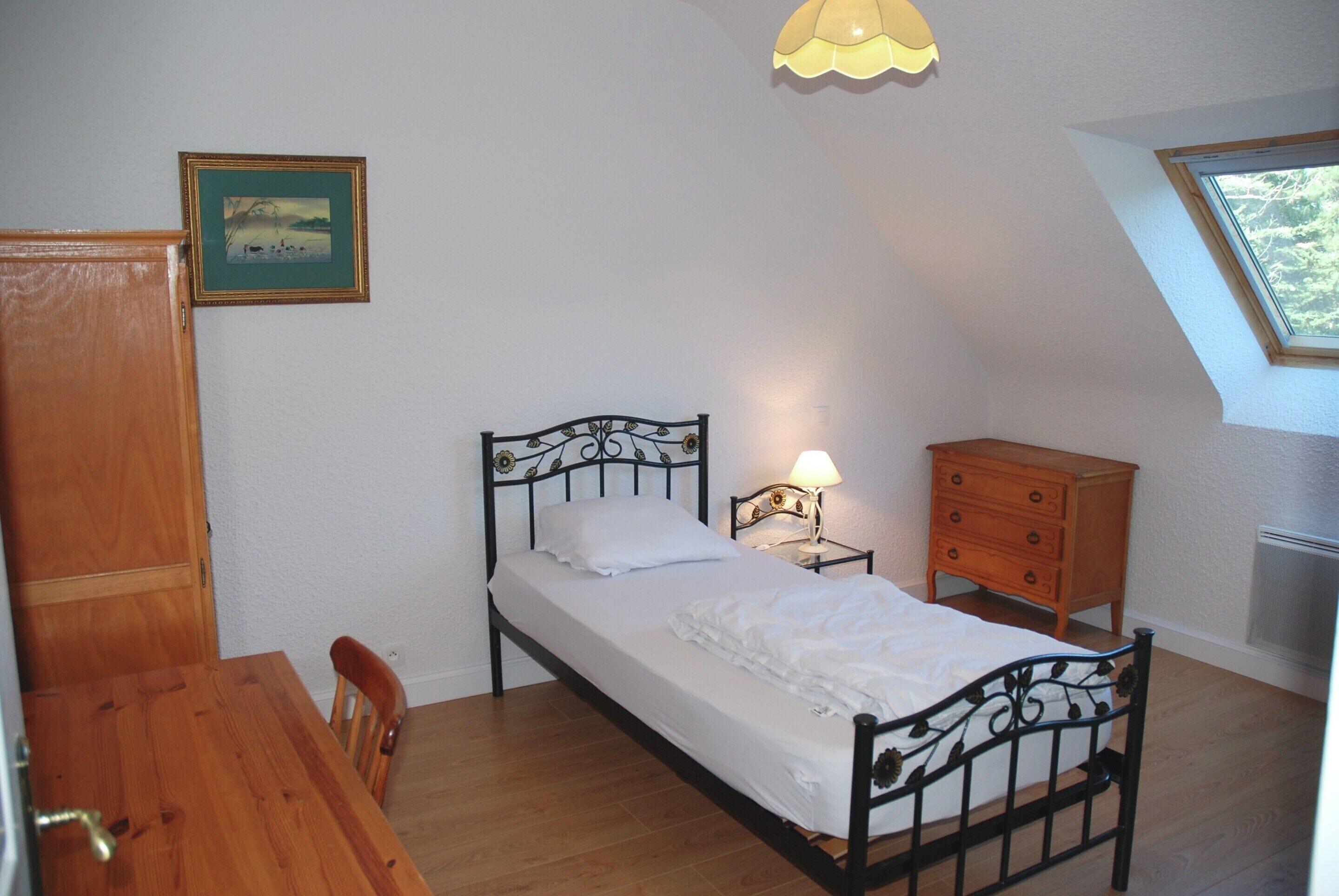 House | 4 bedrooms, individually furnished, bed sheets