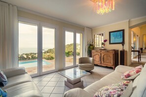 Villa | Living room - Villa in Hyeres Near Beach & Pool (Hyères)