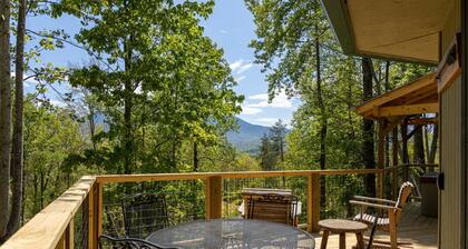 Beautiful Mtn. Views Just 5 Min to G'burg, Covered Hot Tub under Lighted Gazebo