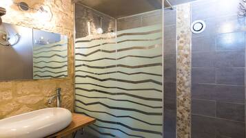 Shower dan handuk