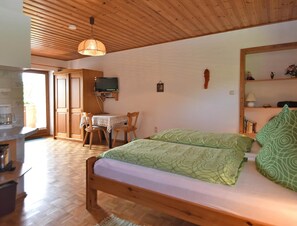 Apartment | 1 bedroom, individually furnished, iron/ironing board, bed sheets