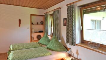 Apartment | 1 bedroom, individually furnished, iron/ironing board, bed sheets