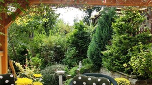 Balcony - Holiday Home in Deesbach With Garden, Roofed Terrace & BBQ (Deesbach)