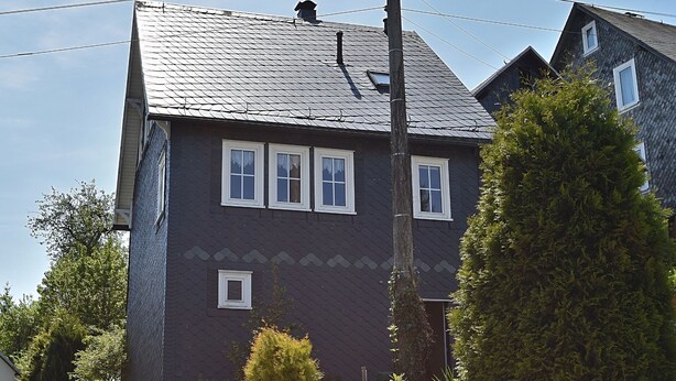 Exterior - Holiday Home in Deesbach With Garden, Roofed Terrace & BBQ (Deesbach)