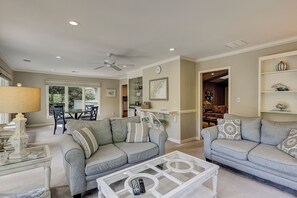 Televisión y chimenea 