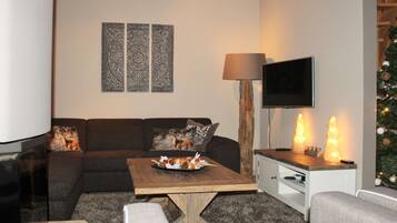 Chalet | Living area | Fireplace