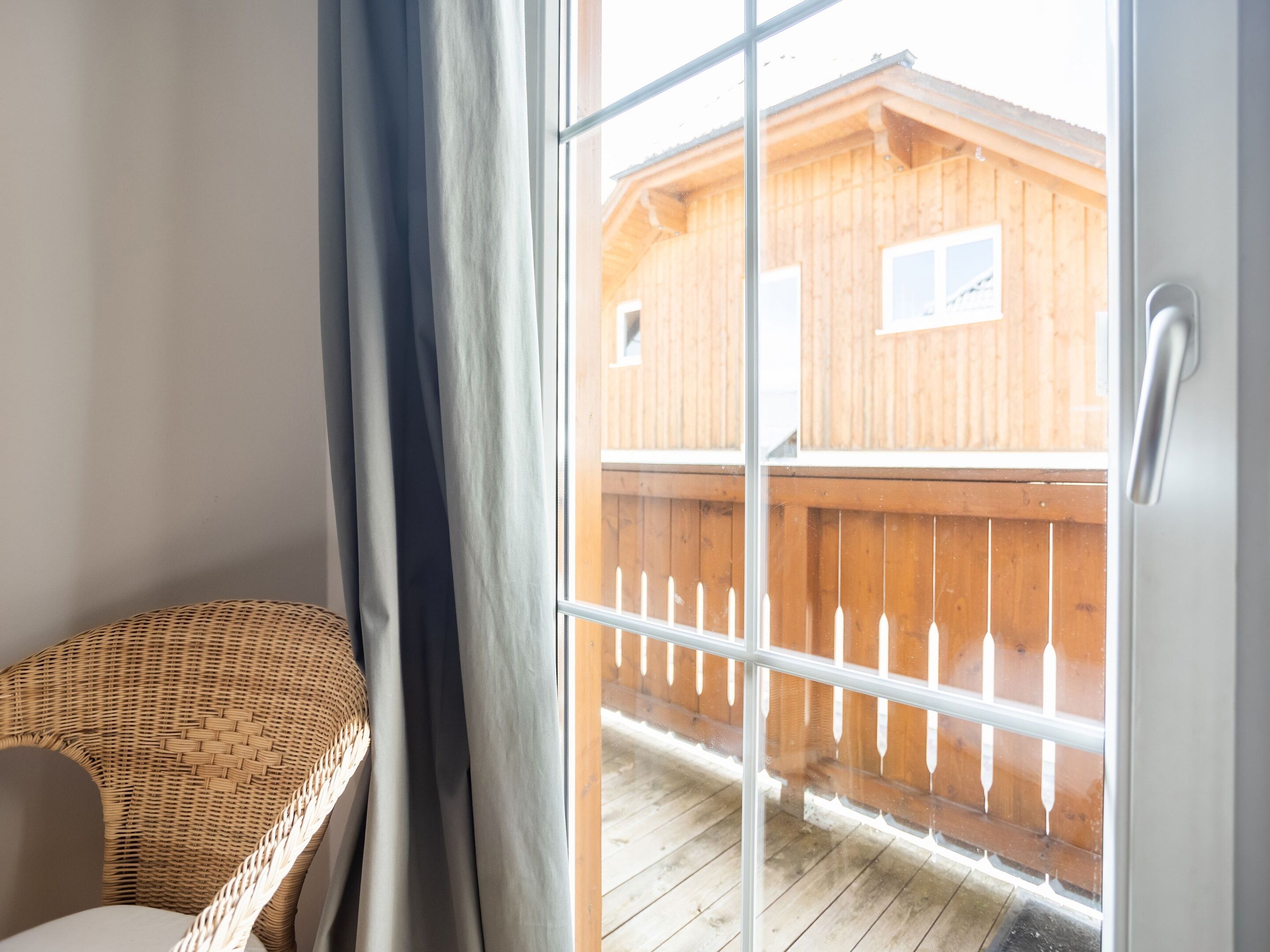 3 chambres, ameublement personnalisé, fer et planche à repasser