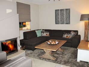Living room - Chalet in Lungau With Sauna and hot tub (Sankt Margarethen im Lungau)