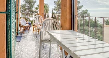 Captivating Apartment in Saint-mandrier-sur-mer With Pool