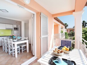 Apartment | Balcony - Apartment in French Riviera With Pools (Grimaud)