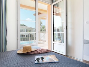 Room - Apartment in French Riviera With Pools (Grimaud)