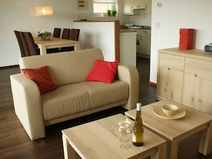 Living room - Cozy House with Dishwasher near Small Beach (Heeg)