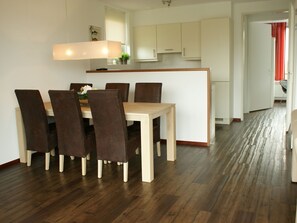 Dining - Cozy House with Dishwasher near Small Beach (Heeg)