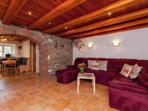House | Living room | DVD player - Cozy Holiday Home in Montenau With Private Terrace (Amel)