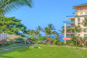 Property grounds - Welcome to 2 Luana Garden Villas 1C &1D Oceanfront resort Partial ocean Views (Lahaina)