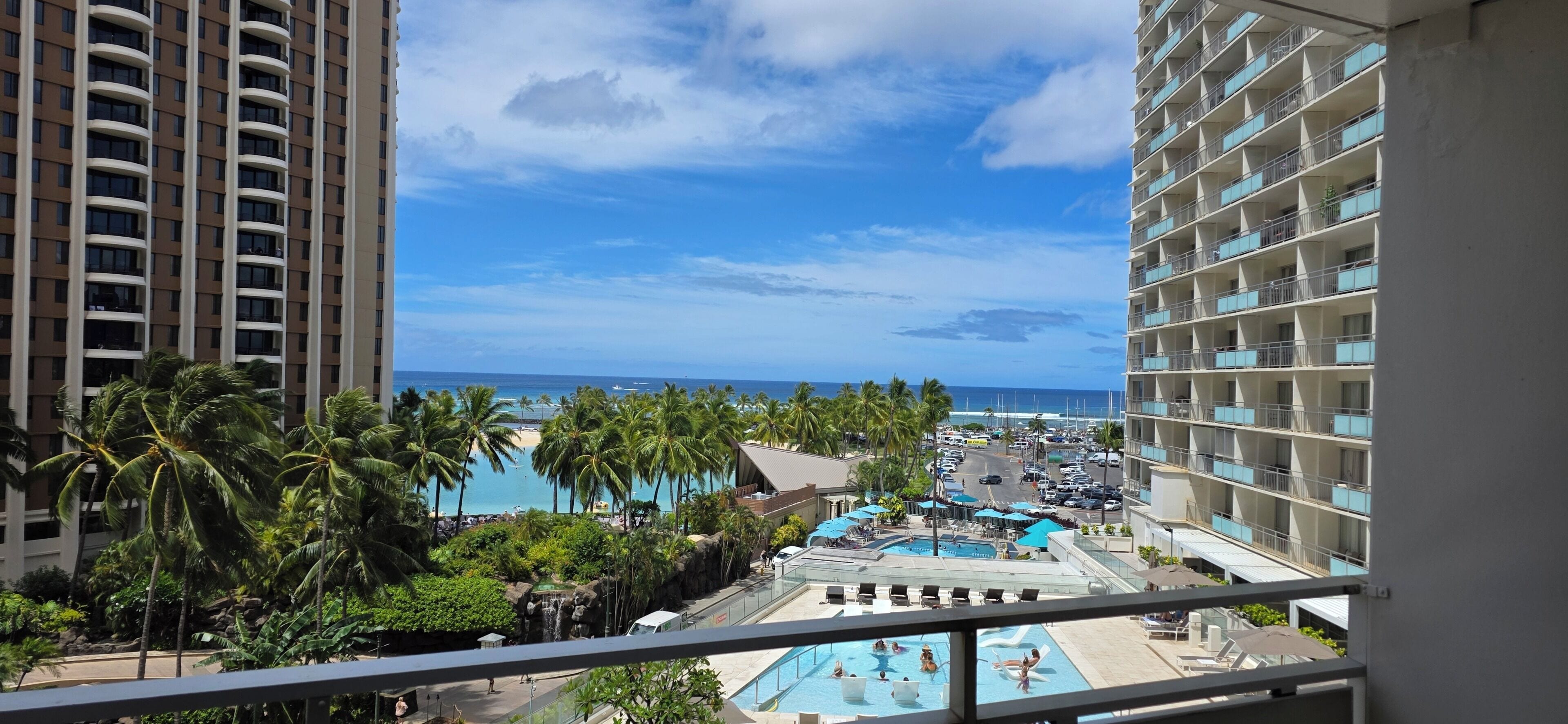Ilikai Ocean View Studio! 500 s.f.  Full Kitchen. 
NO RESORT FEES! FREE WIFI,