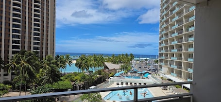 Ilikai Ocean View Studio! 500 s.f. Full Kitchen.
NO RESORT FEES! FREE WIFI,