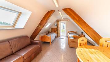 House | 7 bilik tidur, dilengkapkan perabot secara berasingan, cadar katil