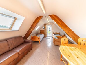 7 bedrooms, individually furnished, bed sheets - Group Stay With Pool, Chevron (Stoumont)