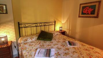 House | 1 bedroom, individually furnished, bed sheets