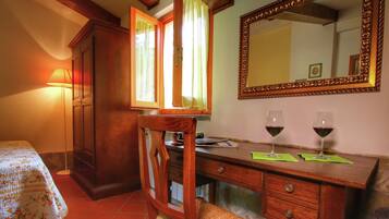 House | 1 bedroom, individually furnished, bed sheets