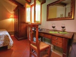 House | 1 bedroom, individually furnished, bed sheets - Holiday Home in Tuscany (Bucine)