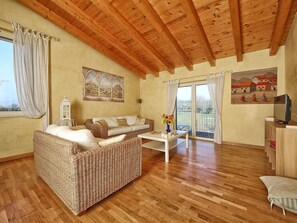 House | Living area - Modern Salo Flat With Pool (Salò)