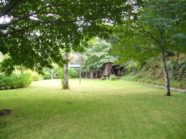 Property grounds - Holiday Home for two in Idyllic Garden With Saltwater Swimming Pool (Castro Daire)