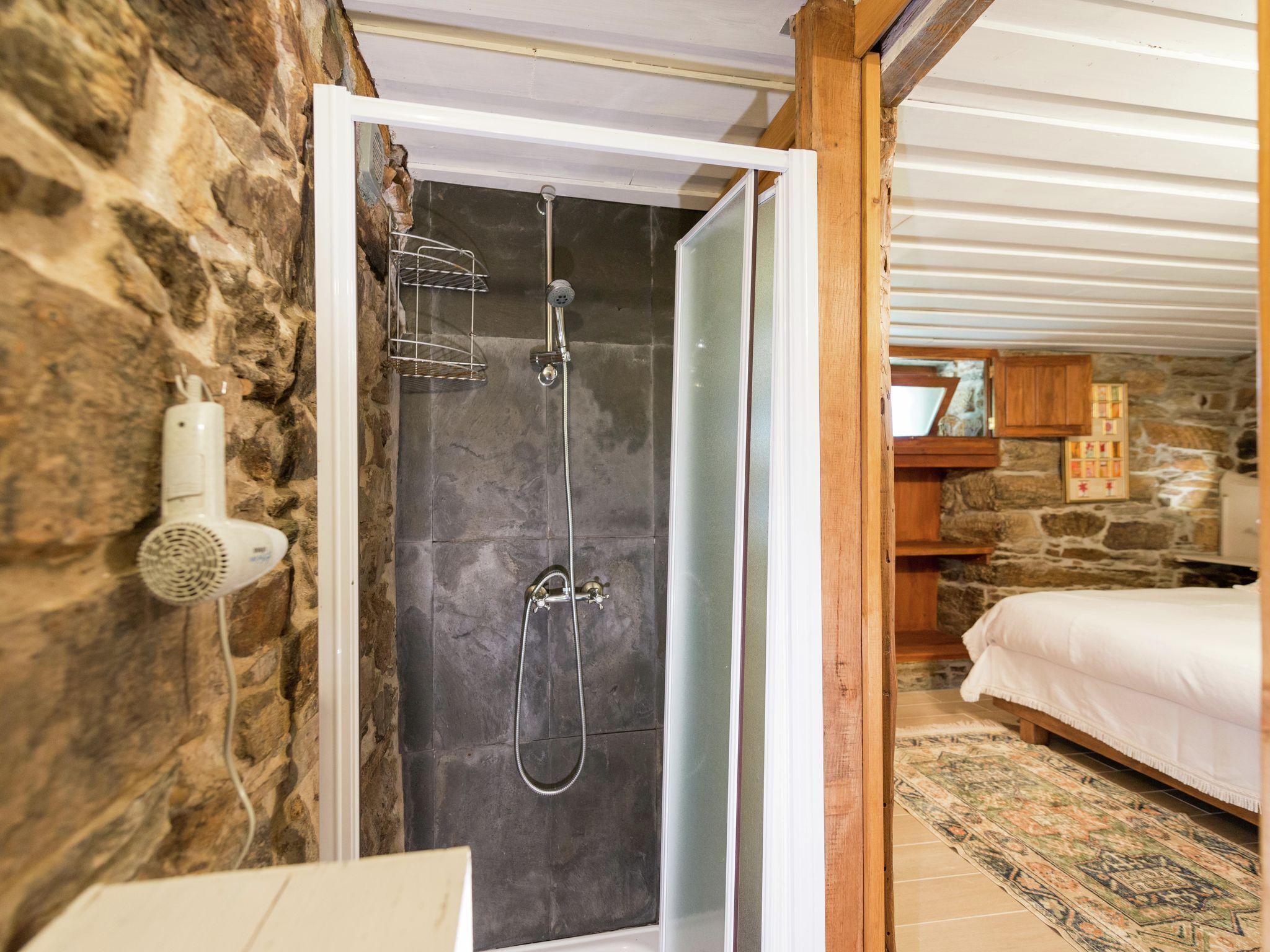 Cottage | Bathroom | Shower, towels