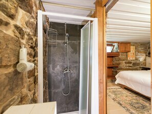 Cottage | Bathroom | Shower, towels - Holiday Home for two in Idyllic Garden With Saltwater Swimming Pool (Castro Daire)
