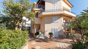 House | Exterior - A Sun-drenched Holiday Apartment Near the Sicilian Coastline (Sciacca)