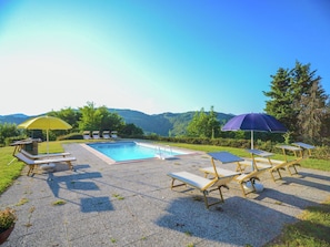 Outdoor pool - Villa With Swimming Pool and Panoramic View of the Apennines (Tredozio)
