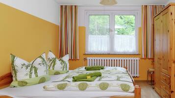 2 bedrooms, bed sheets