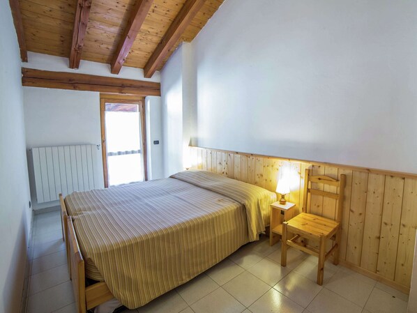 Apartment | 3 bedrooms, bed sheets - Apartment in Antey-saint-andre Near Ski Lifts (Antey-Saint-Andre)