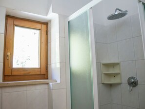 Apartment | Bathroom - Apartment in Antey-saint-andre Near Ski Lifts (Antey-Saint-Andre)