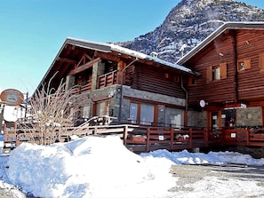 Exterior - Apartment in Antey-saint-andre Near Ski Lifts (Antey-Saint-Andre)
