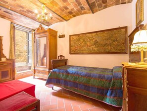 House | 3 bedrooms, individually furnished
