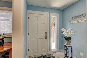 Interior - Sunset Rentals | Tennismaster 1103 | Dog Friendly (Hilton Head Island)