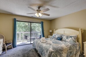 2 bedrooms, iron/ironing board, internet, bed sheets - Sunset Rentals | Tennismaster 1103 | Dog Friendly (Hilton Head Island)