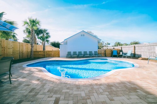 2 Homes in One | Putting Green | Pool | Golf Cart