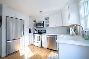 Fridge, microwave, oven, stovetop - 2 Homes in One | Putting Green | Pool | Golf Cart (Destin)