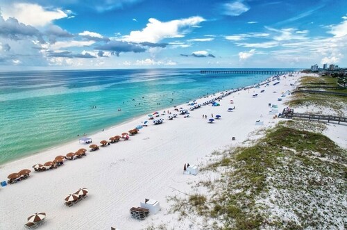 Gulf Views-  Luxurious Amenities- Sleeps 4 Adults 2 Kids! 