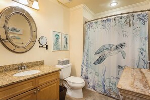 Combined shower/bathtub, towels, toilet paper - Gulf Views-  Luxurious Amenities- Sleeps 4 Adults 2 Kids!  (Pensacola Beach)